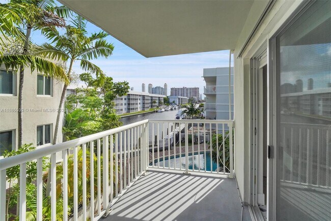 Building Photo - 3527 NE 168th St