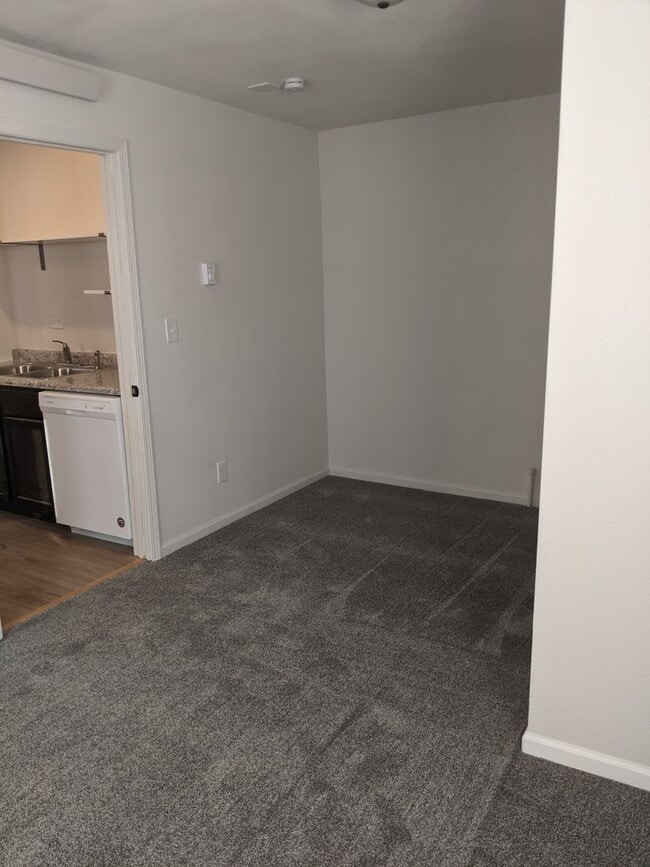 Building Photo - $850 - I Bedroom 1 Bathroom Apartment - Ne...