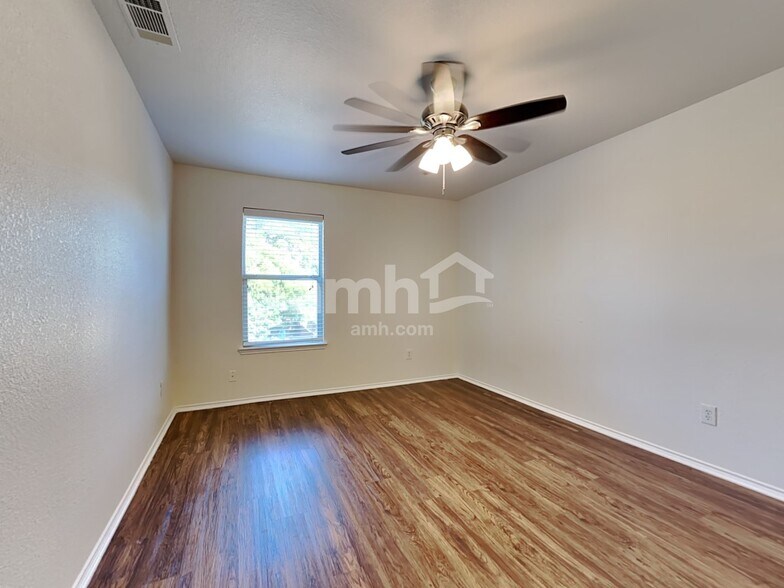 Building Photo - 13209 Ridgepointe Rd
