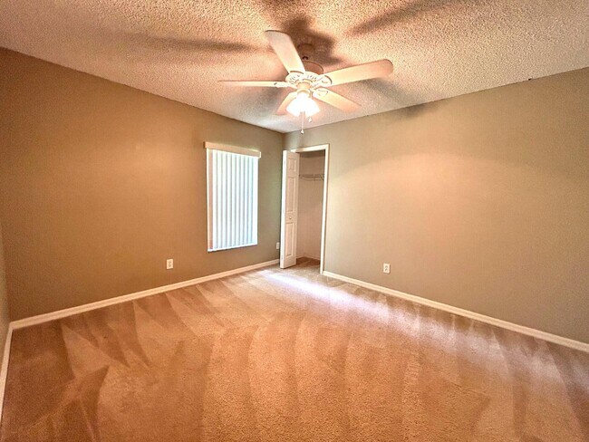 Building Photo - 4760 Manchester Dr