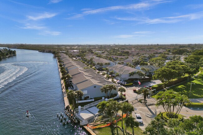 Building Photo - 876 Jeffery St