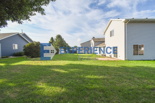 Building Photo - 1600 S Campbell Trail