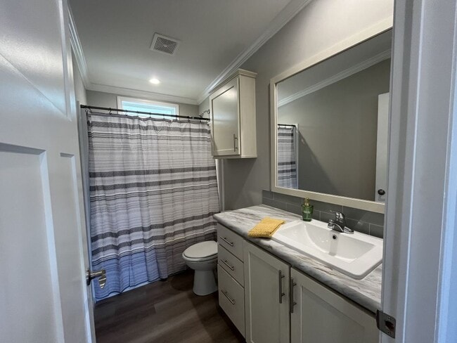 Building Photo - 146 Lakeview Dr