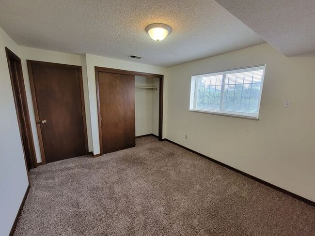 Building Photo - 2 Bed/2 Bath Duplex