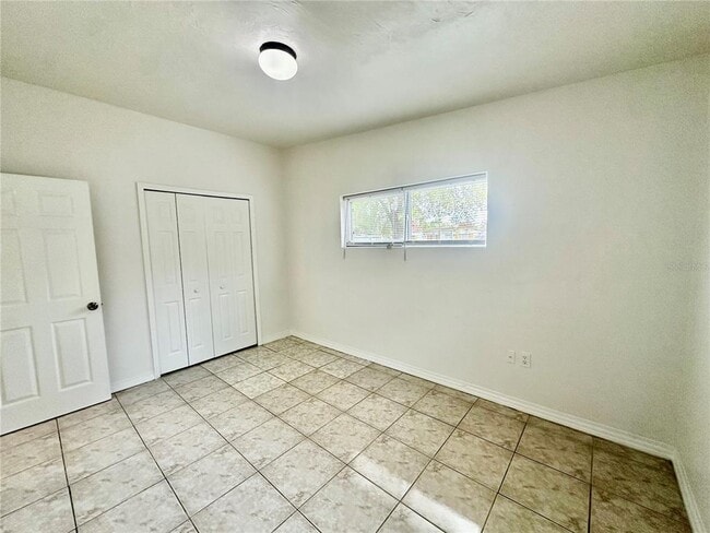 Building Photo - 1624 Queensway Rd