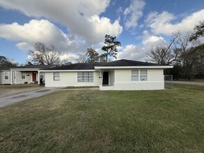 Building Photo - 4010 Harding Dr