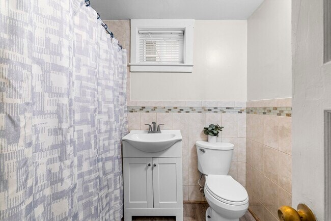 Building Photo - 27 Brinsley St