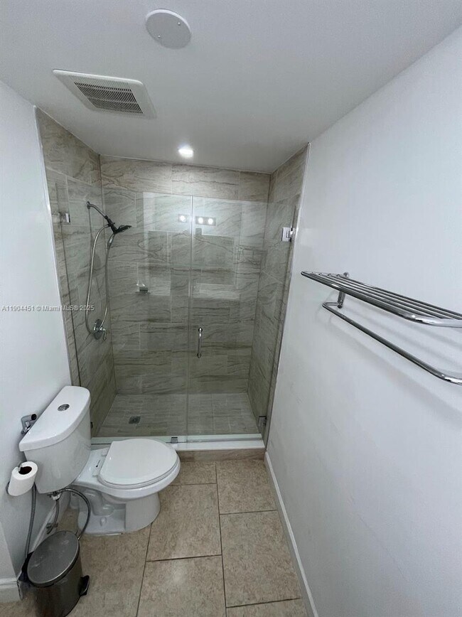 Building Photo - 1165 NW 125th Pl