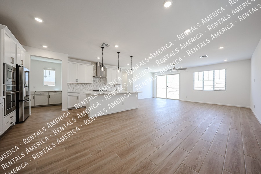 Building Photo - 2484 W Rowel Rd