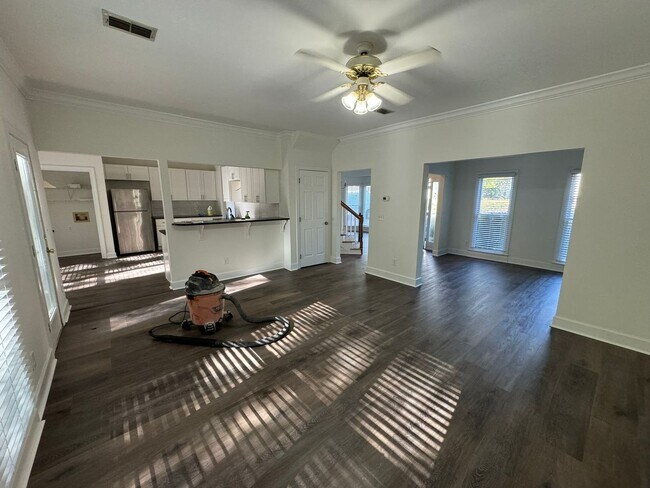 Building Photo - Updated House in Hampton Park!