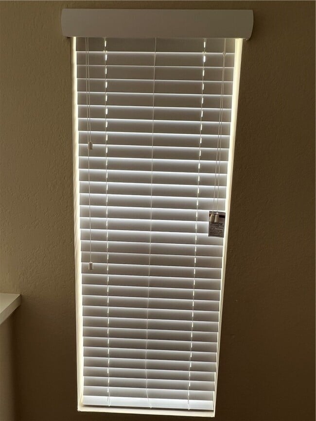 Building Photo - 23401 La Crescenta