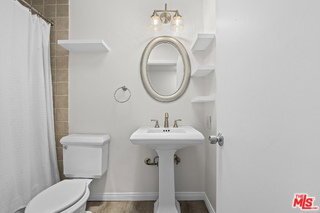 Building Photo - 3200 S Sepulveda Blvd