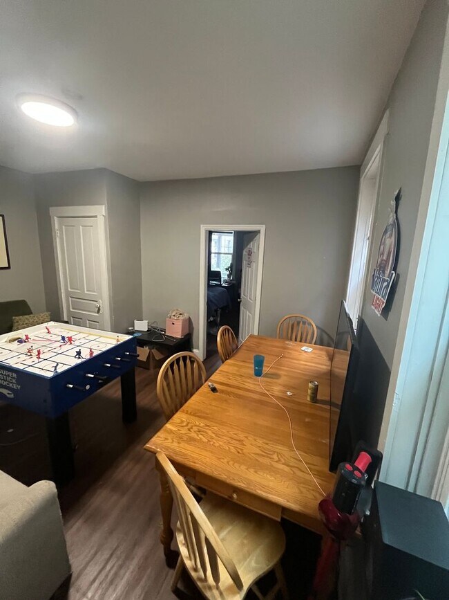 Building Photo - Five Bedroom Available for 26-27 School Year!