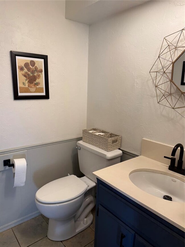 Building Photo - 1327 Canterbury Blvd