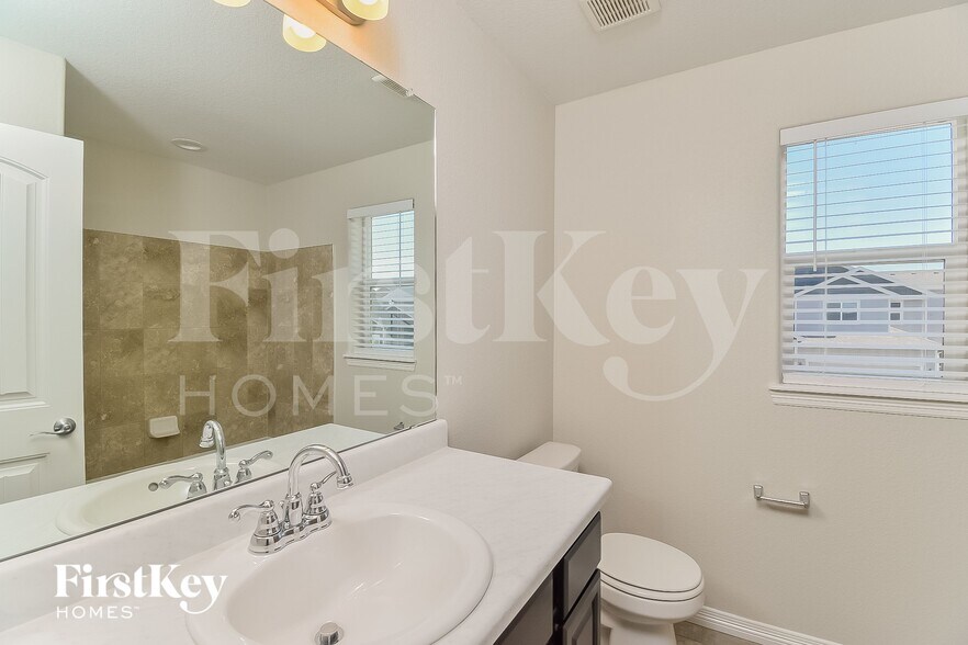 Building Photo - 10913 Nolin Dr