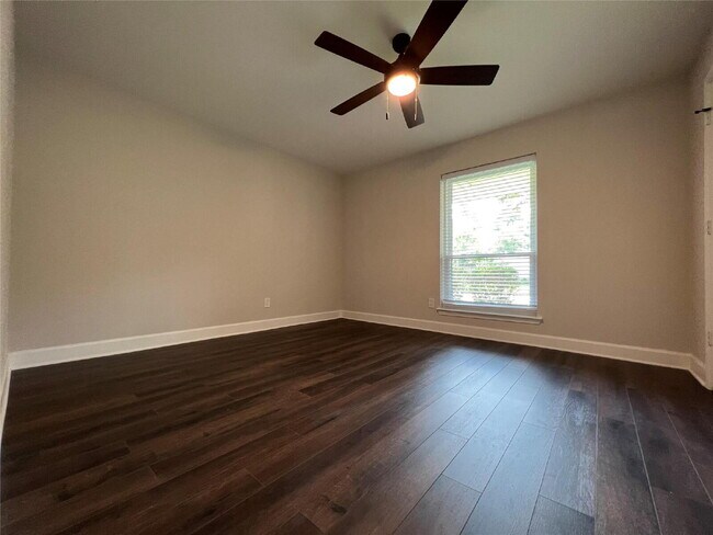Building Photo - 3 Bedroom Home for Rent in Houston 77096 | Updated Home with Large Backyard