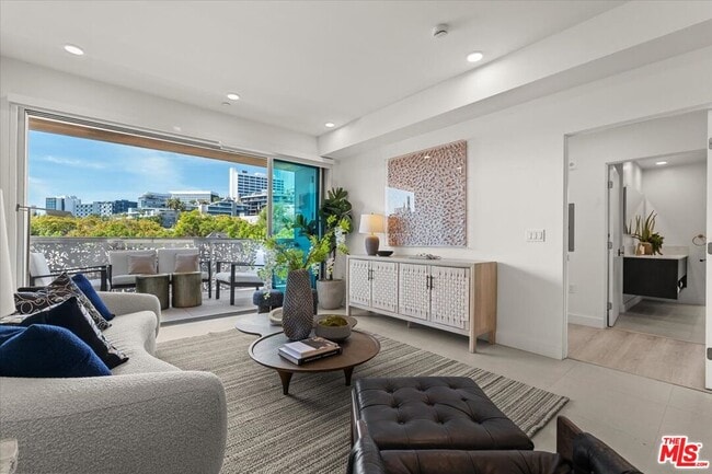 Building Photo - 1257 N Sweetzer Ave