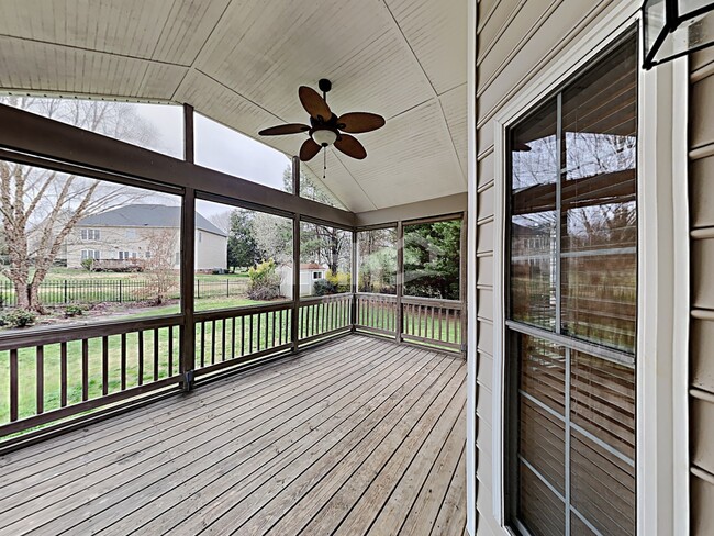 Building Photo - 4001 Belle Meade Cir