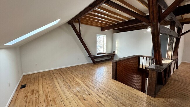 Building Photo - Lower Pottsgrove 2 Bedroom 1 bath Apartment $1,945/ month