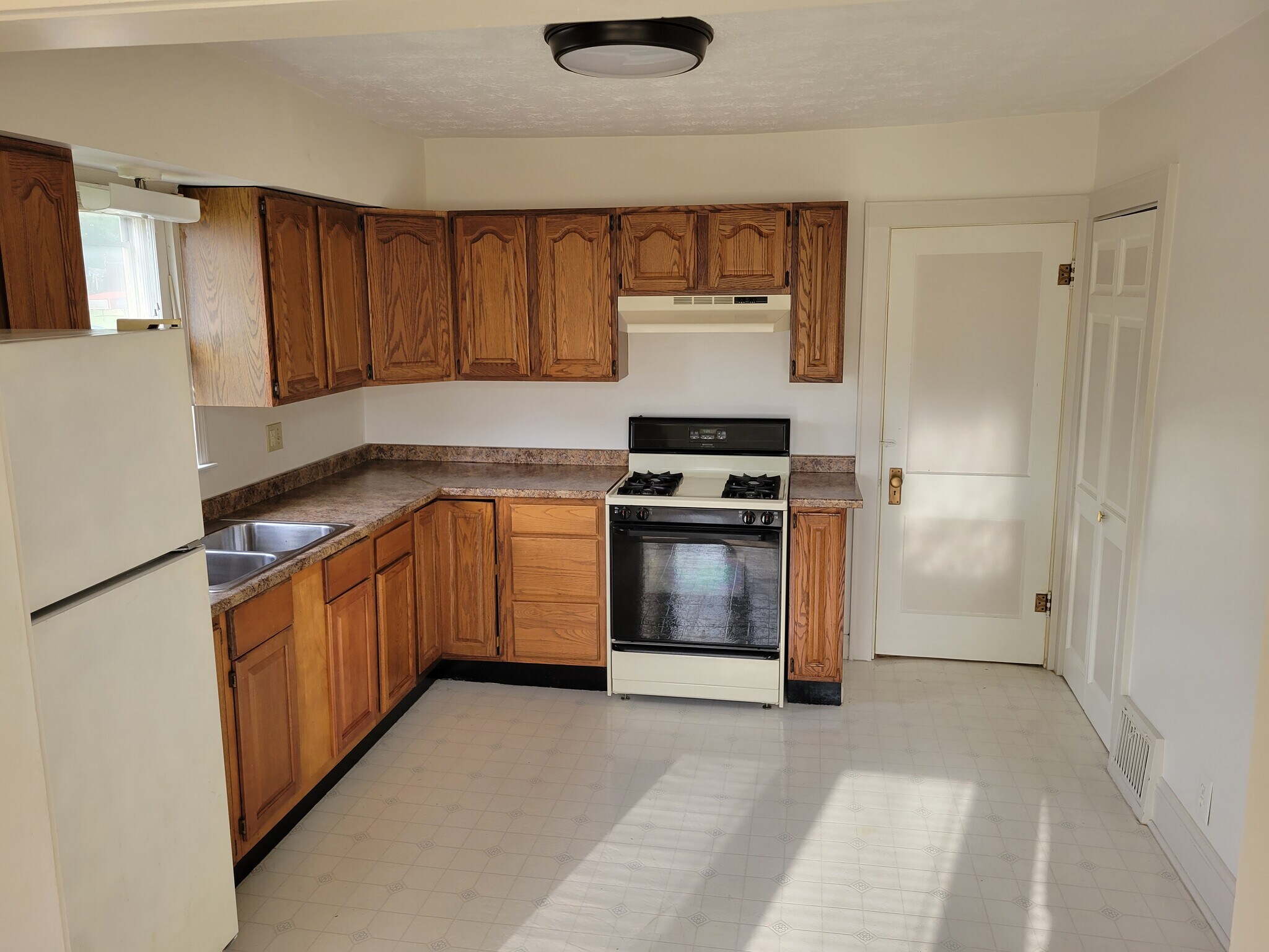 Building Photo - 1448 Massillon Rd