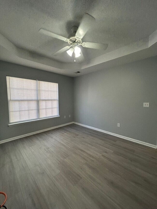 Building Photo - Charming 3BR /2BA  Home with many upgrades...