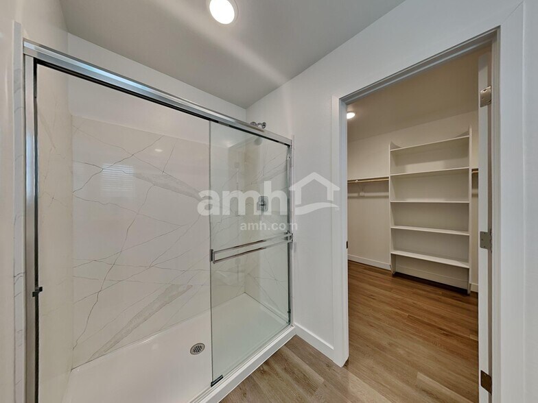 Building Photo - 9737 W Luxton Ln