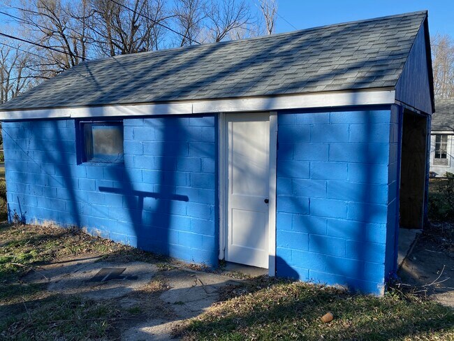Building Photo - 1134 S Haden St