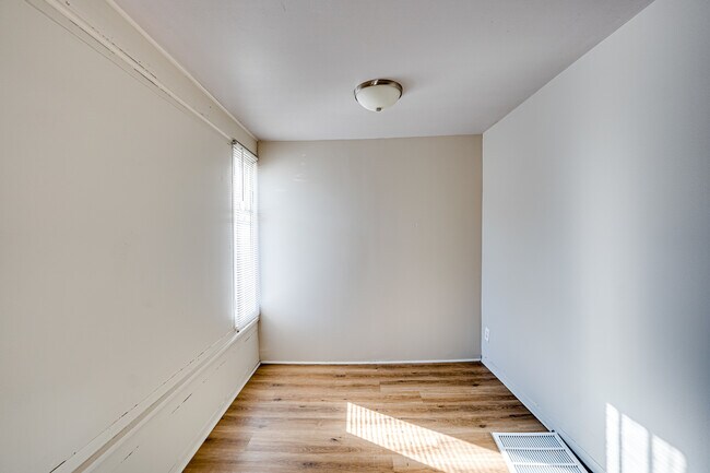 Building Photo - 407 Beach St