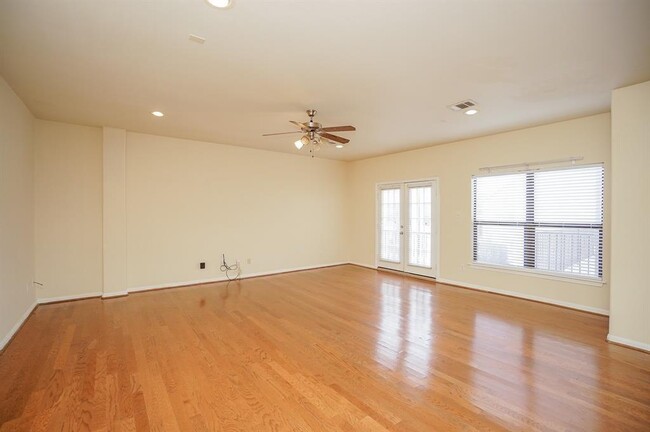 Building Photo - 4411 Koehler St