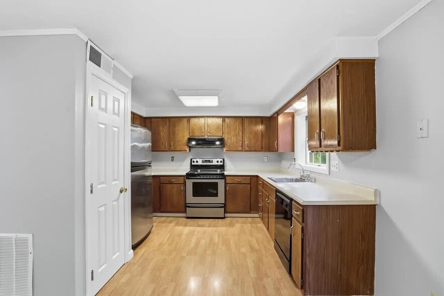 Building Photo - 77 East Ridge Rd