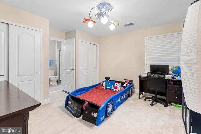 Building Photo - 15292 Golf View Dr