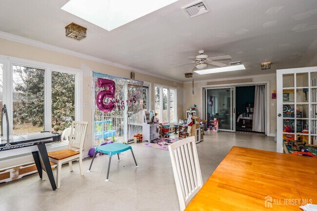 Building Photo - 71 Woodbridge Ave