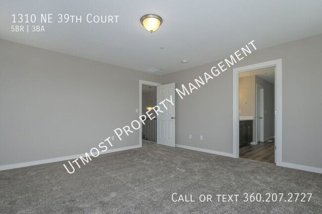 Building Photo - 1310 NE 39th Ct