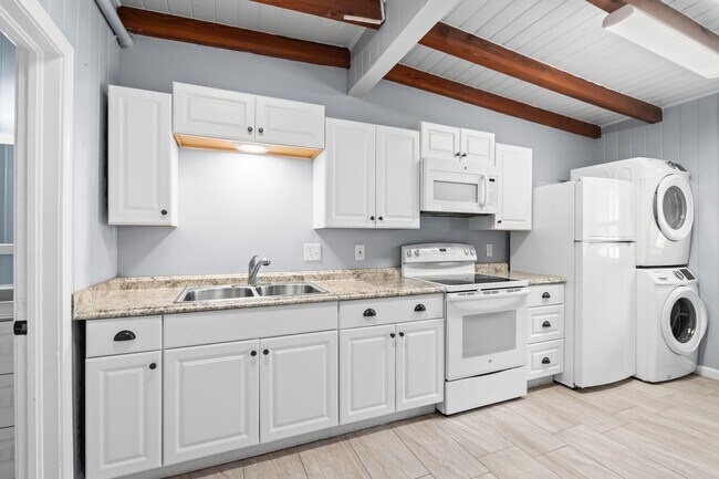 Building Photo - Turner Street Tri-Plex