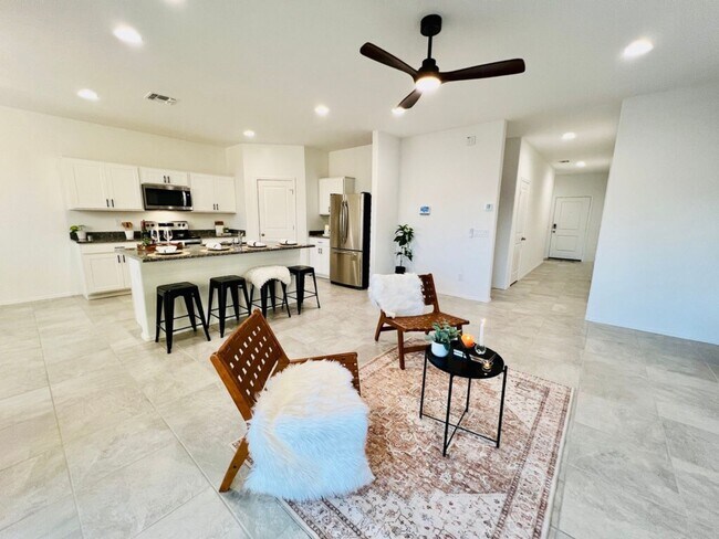 Building Photo - 1131 W Chimes Tower Dr