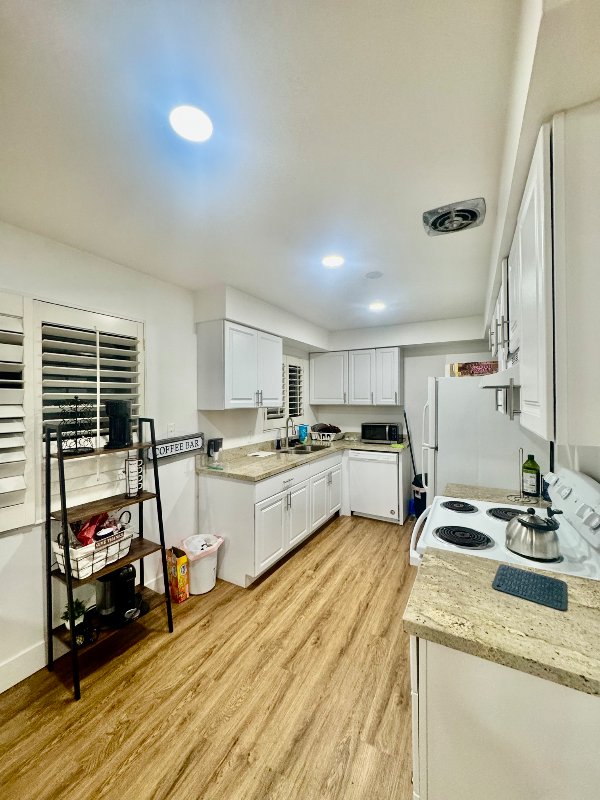 Building Photo - 1509 Foothill Dr