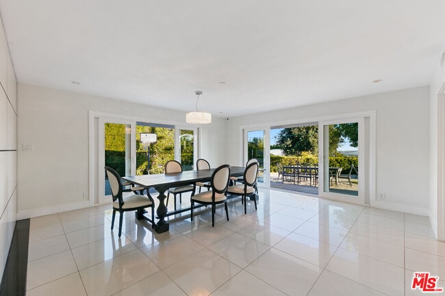 Building Photo - 826 N Tigertail Rd