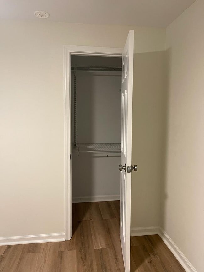 Building Photo - 567 Woodland Ln