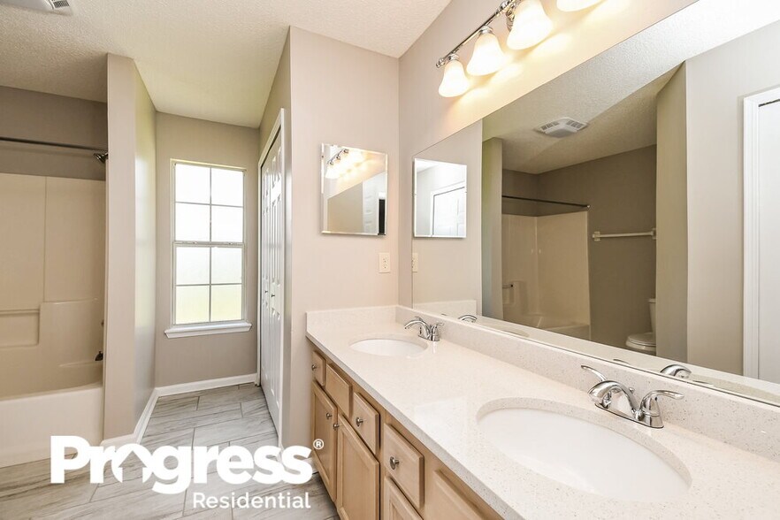 Building Photo - 3152 Olde Sutton Parke Dr