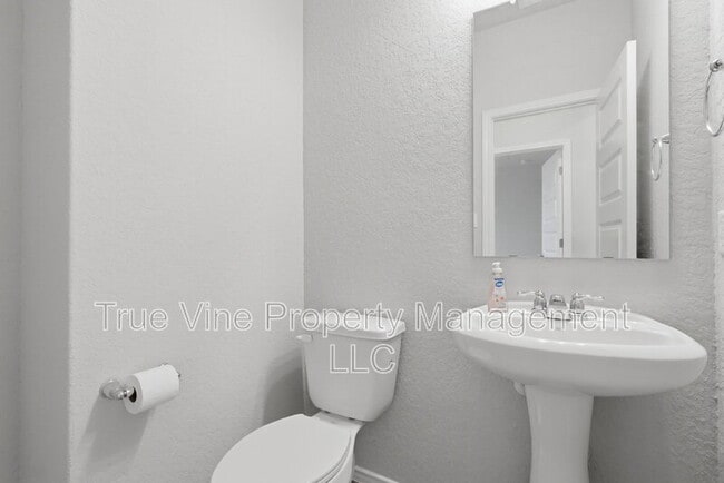 Building Photo - 3434 Hacienda Wy