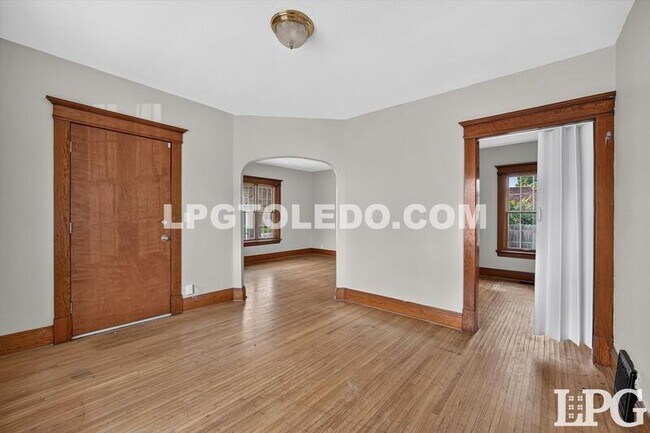 Building Photo - 3318 Stickney Ave