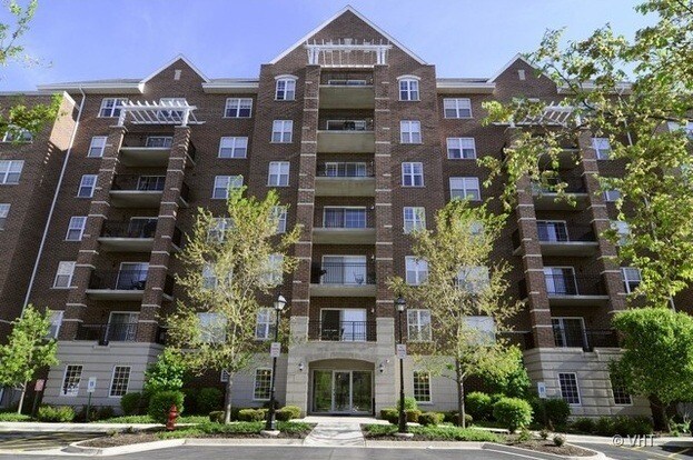 Primary Photo - 470 W Mahogany Ct