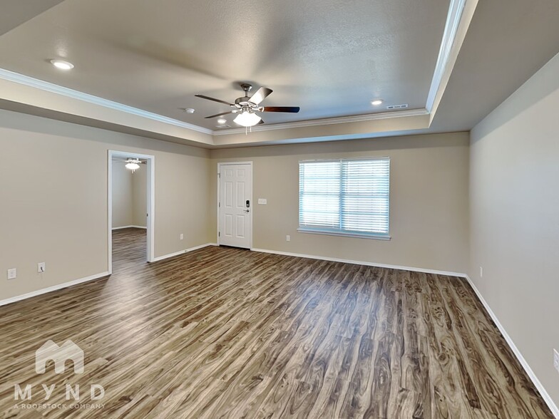 Building Photo - 2105 Misti Woods St