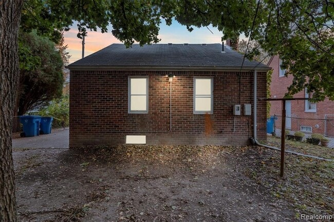 Building Photo - 8038 Riverdale St