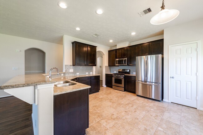 Building Photo - 26302 Fox Ridge Ln