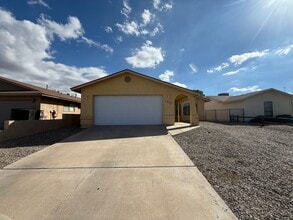Building Photo - 3 Bedroom 2 Bathroom Home