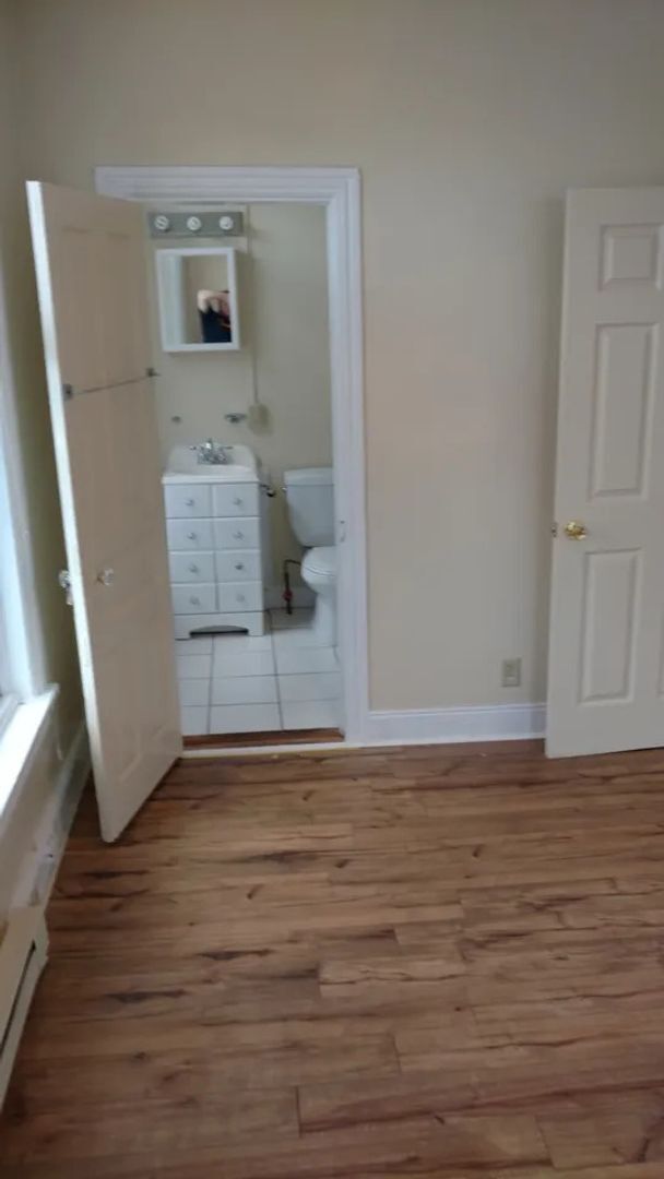 Building Photo - 1 Bedroom in Midtown w/optional Garage