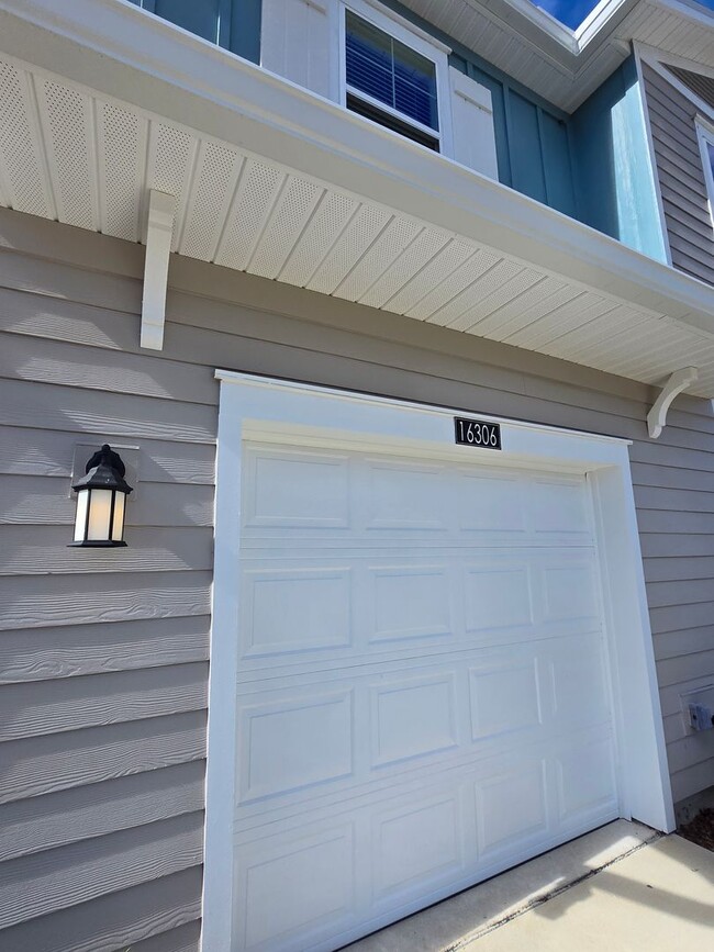 Building Photo - 3 bedroom 2.5 Bath in Tara Baywood