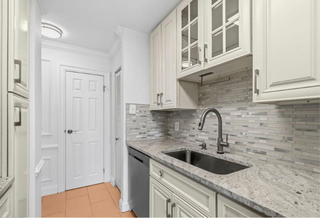 Building Photo - Modern 2BR/2.5BA Two-Level Condo in The Fountains