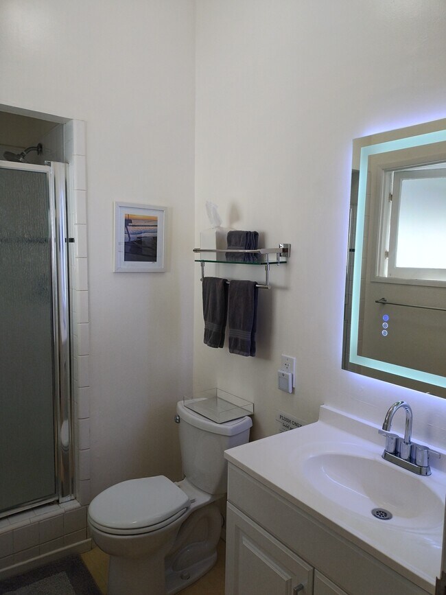 Building Photo - 411 Linnie Canal